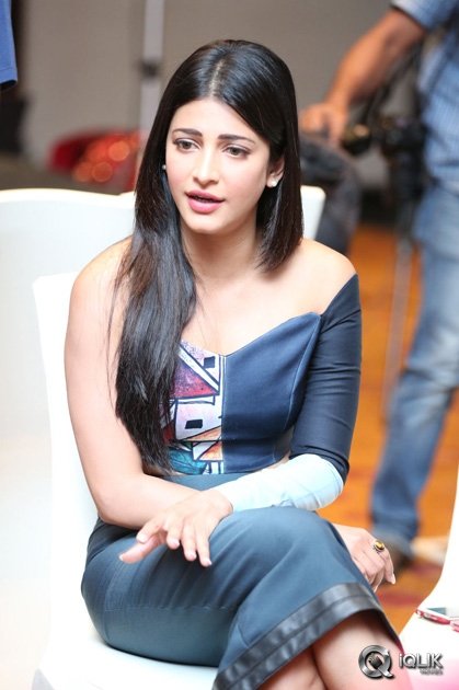Shruti-Haasan-Interview-About-Srimanthudu